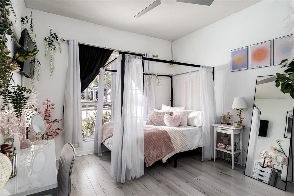 Под контрактом: $355,000 (3 спален, 2 ванн, 1703 Квадратных фут)