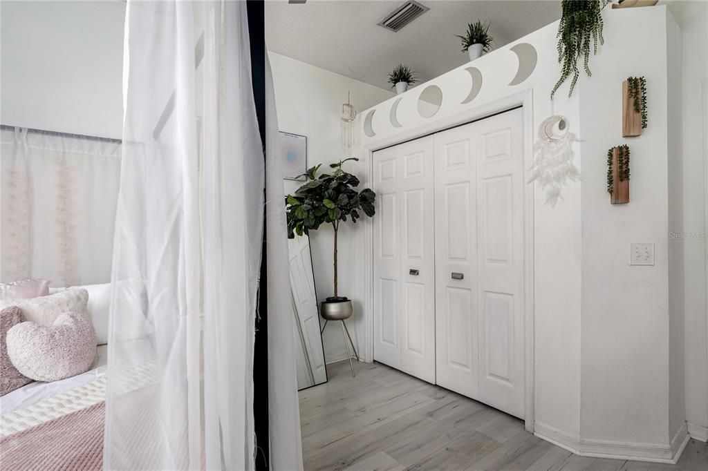 Под контрактом: $355,000 (3 спален, 2 ванн, 1703 Квадратных фут)