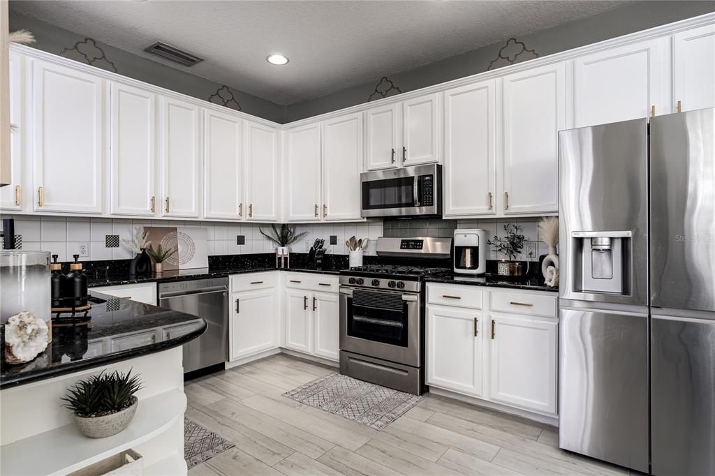 Под контрактом: $355,000 (3 спален, 2 ванн, 1703 Квадратных фут)