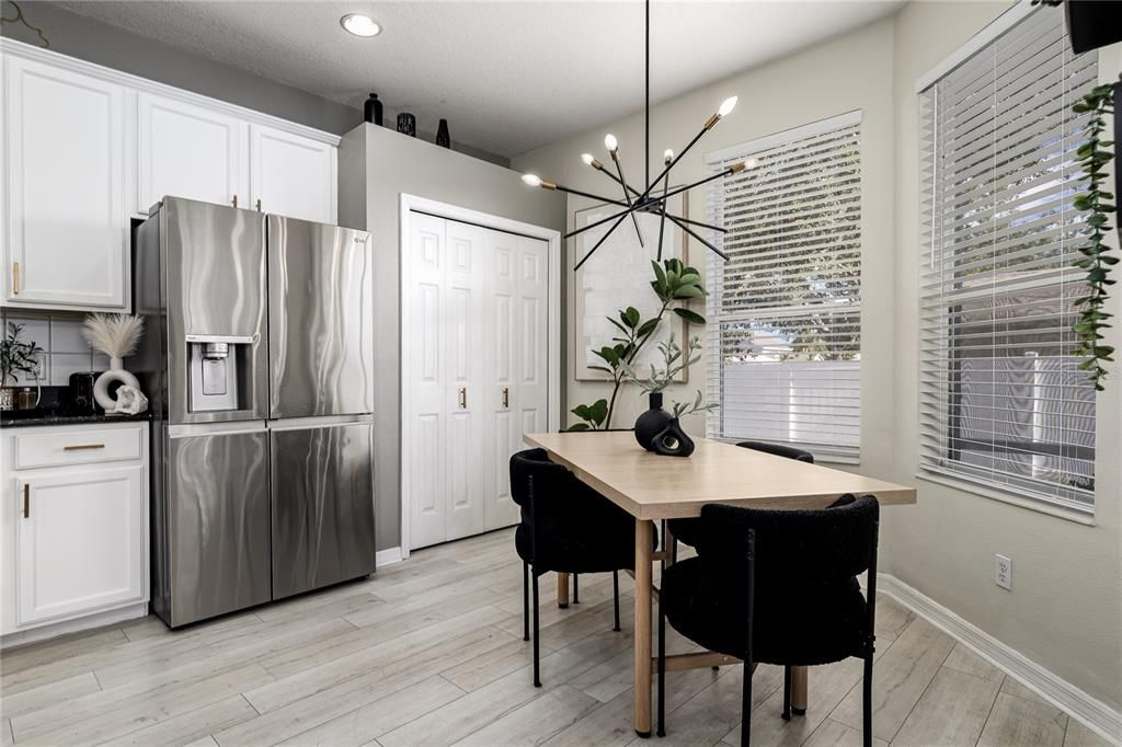 Под контрактом: $355,000 (3 спален, 2 ванн, 1703 Квадратных фут)