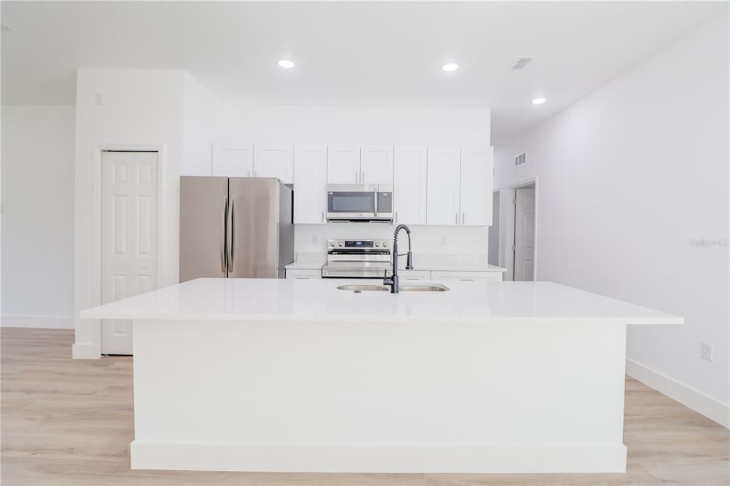 For Rent: $2,100 (4 beds, 2 baths, 1672 Square Feet)