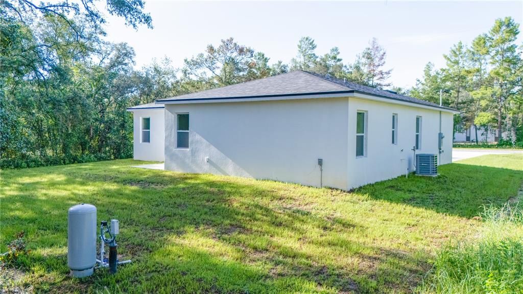 For Rent: $2,100 (4 beds, 2 baths, 1672 Square Feet)