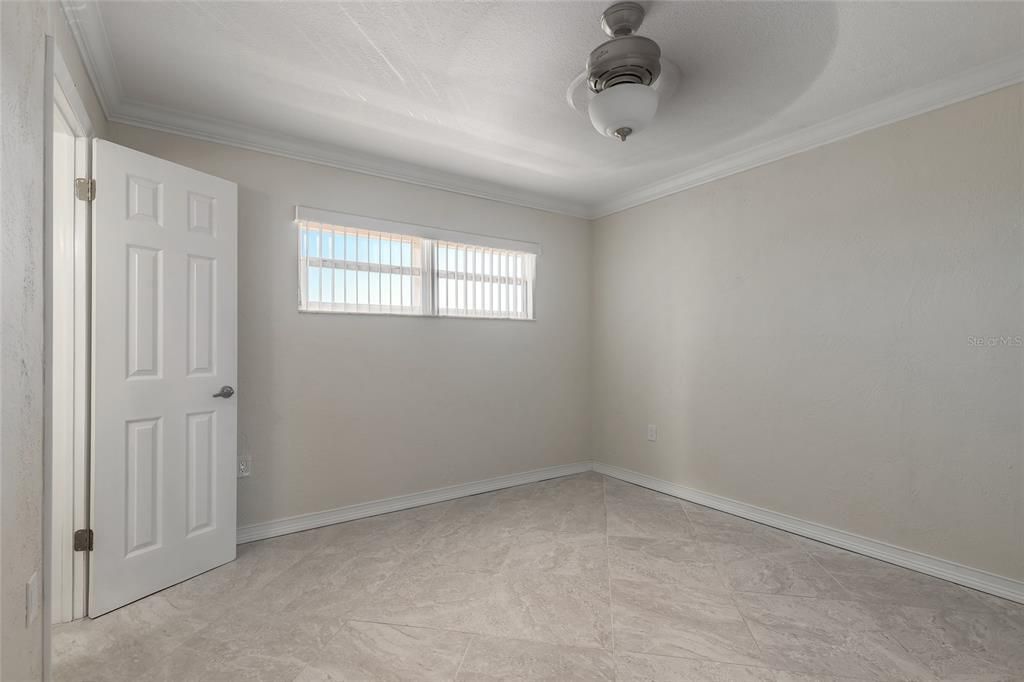 For Sale: $199,900 (2 beds, 1 baths, 952 Square Feet)