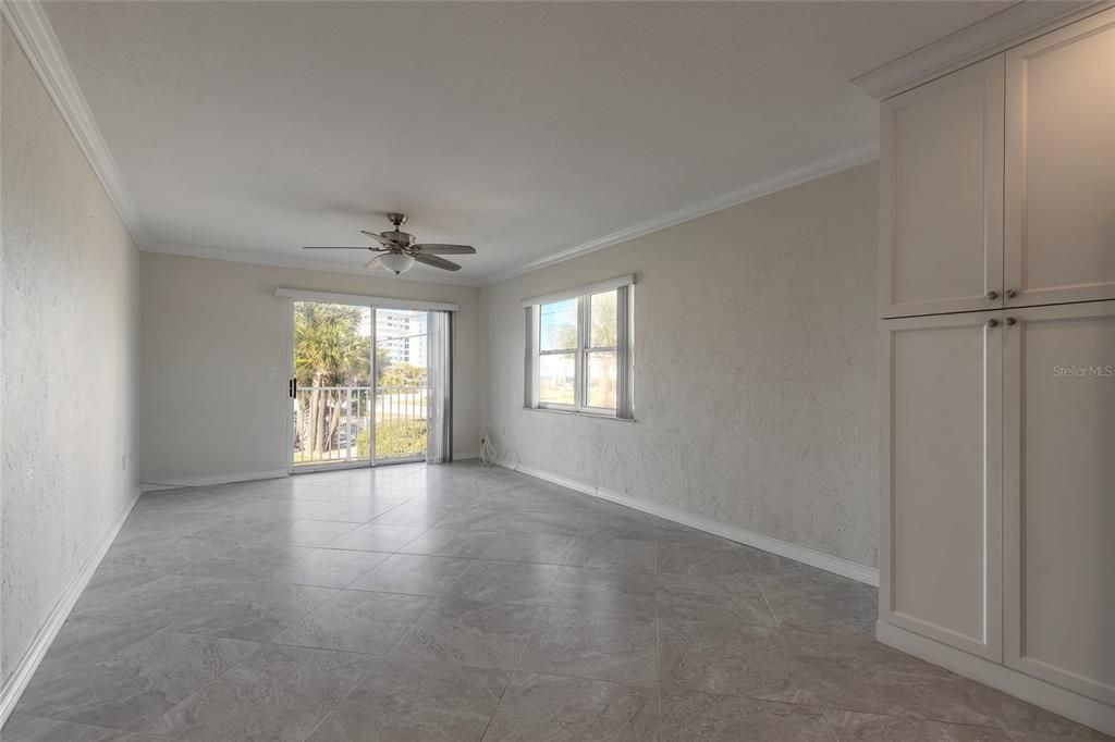 For Sale: $199,900 (2 beds, 1 baths, 952 Square Feet)