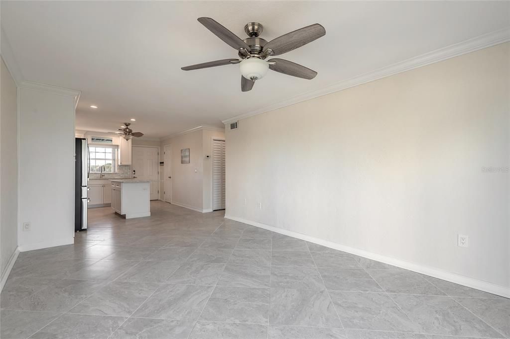 For Sale: $199,900 (2 beds, 1 baths, 952 Square Feet)