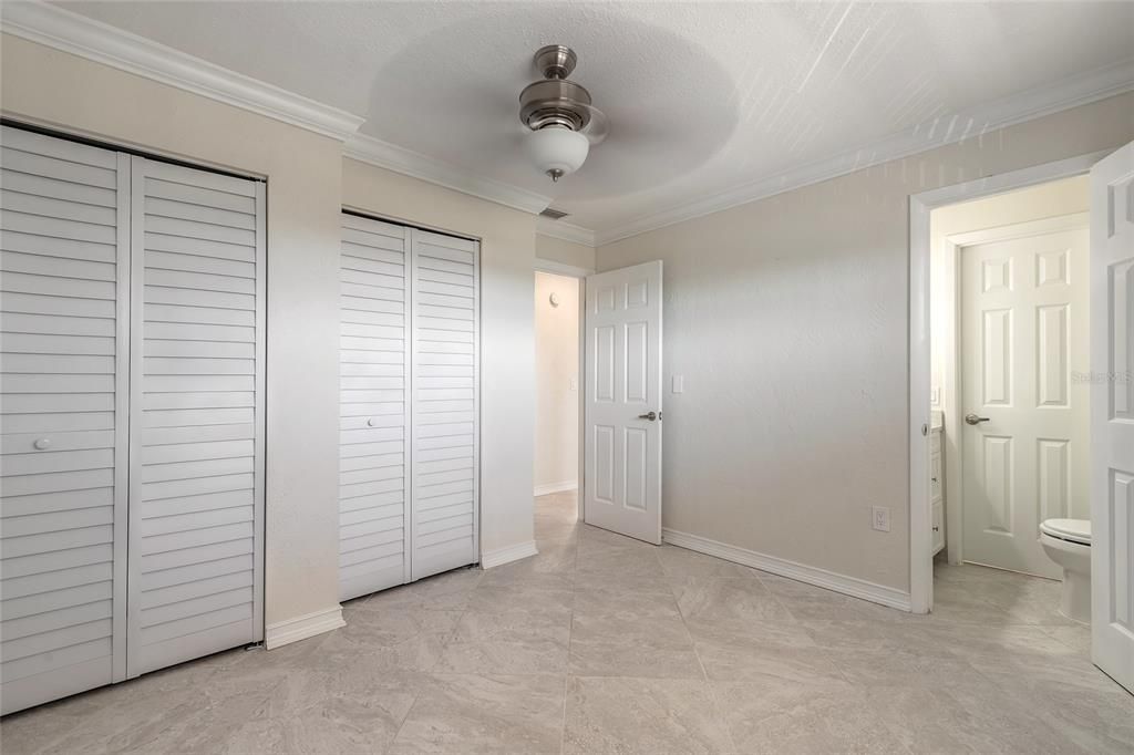 For Sale: $199,900 (2 beds, 1 baths, 952 Square Feet)