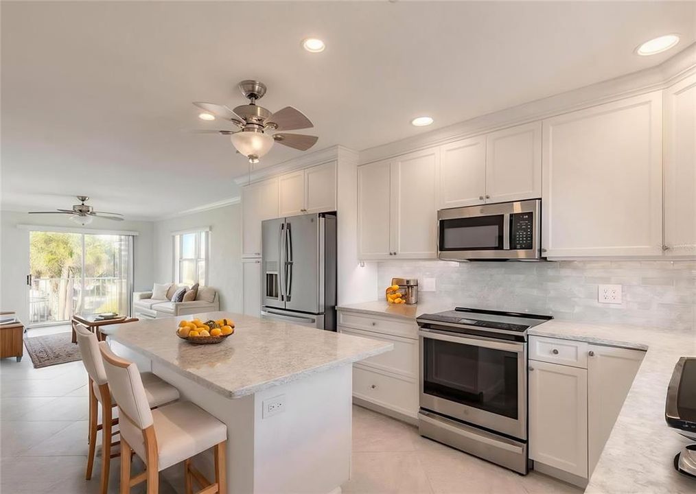 For Sale: $199,900 (2 beds, 1 baths, 952 Square Feet)