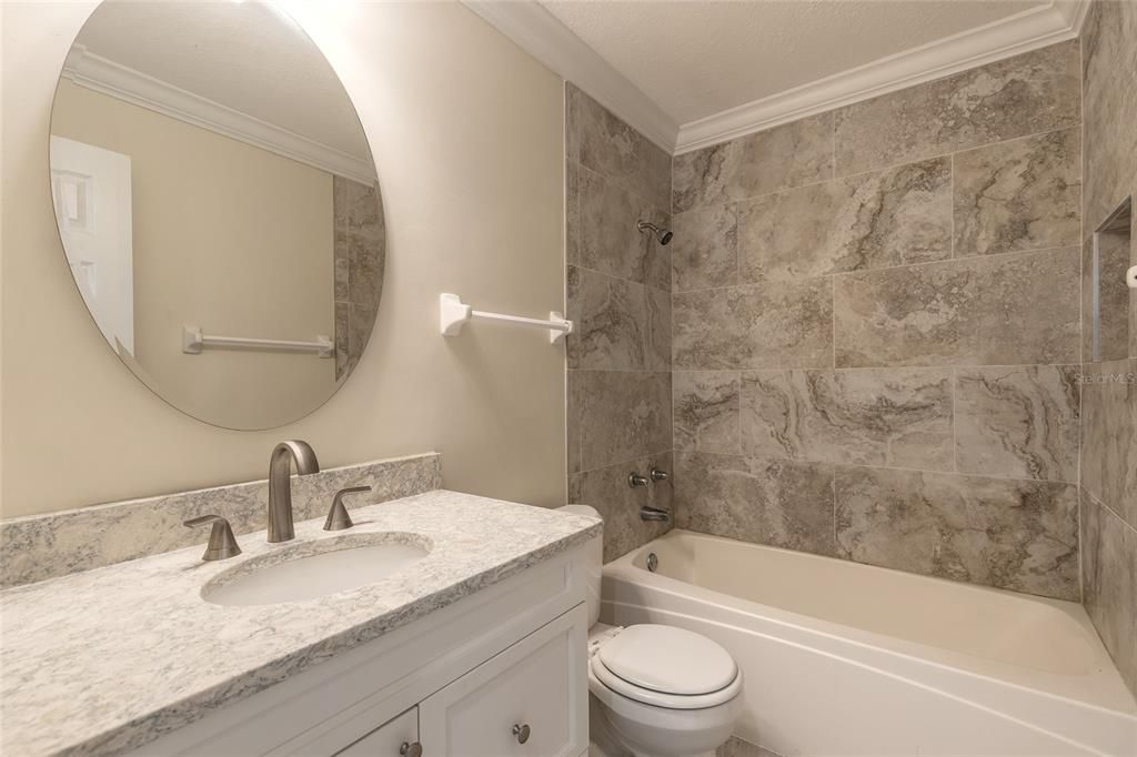 For Sale: $199,900 (2 beds, 1 baths, 952 Square Feet)