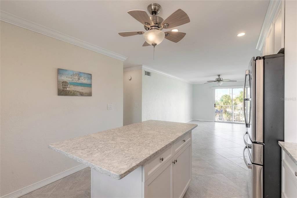 For Sale: $199,900 (2 beds, 1 baths, 952 Square Feet)