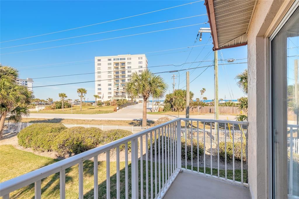 For Sale: $199,900 (2 beds, 1 baths, 952 Square Feet)