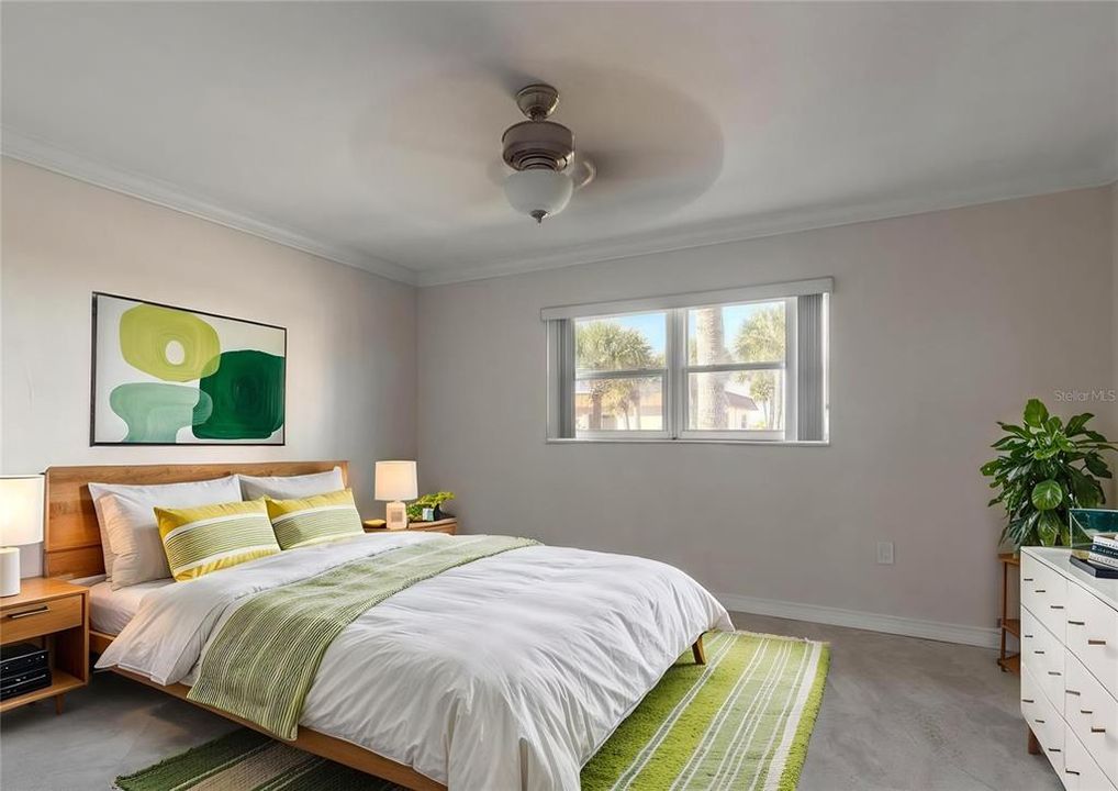 For Sale: $199,900 (2 beds, 1 baths, 952 Square Feet)