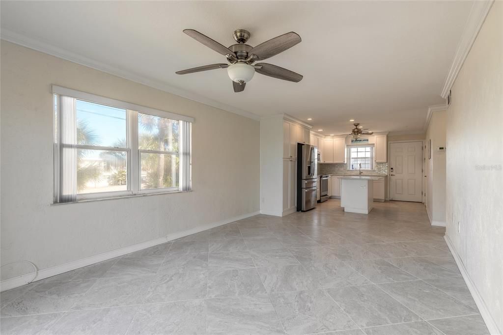 For Sale: $199,900 (2 beds, 1 baths, 952 Square Feet)