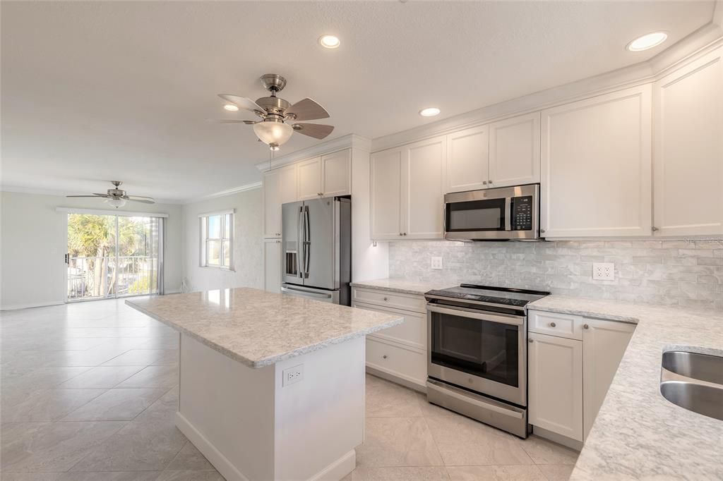 For Sale: $199,900 (2 beds, 1 baths, 952 Square Feet)