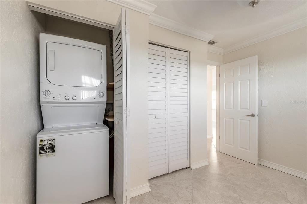 For Sale: $199,900 (2 beds, 1 baths, 952 Square Feet)