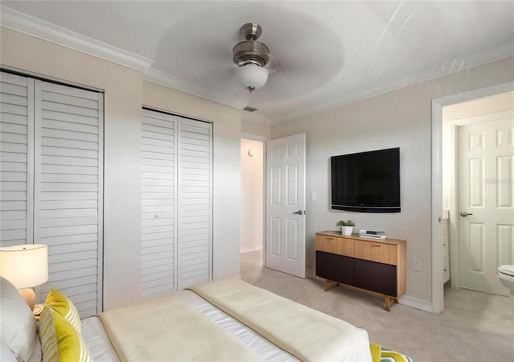 For Sale: $199,900 (2 beds, 1 baths, 952 Square Feet)