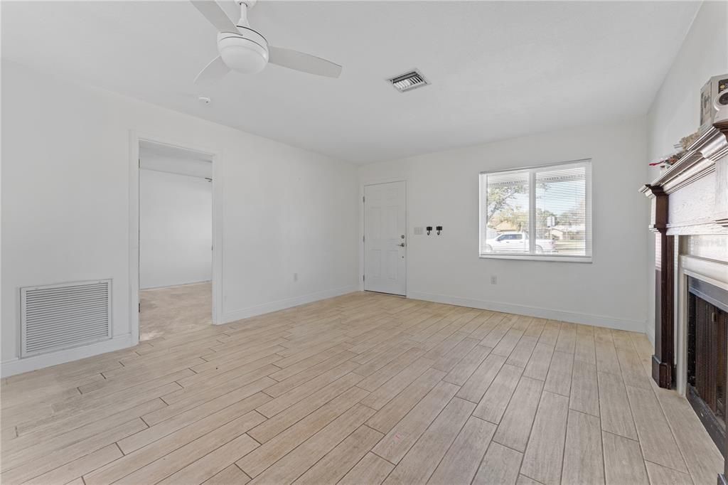 Activo con contrato: $549,900 (2 camas, 2 baños, 1203 Pies cuadrados)