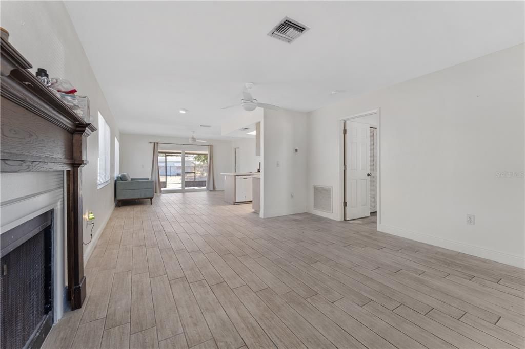 Activo con contrato: $549,900 (2 camas, 2 baños, 1203 Pies cuadrados)