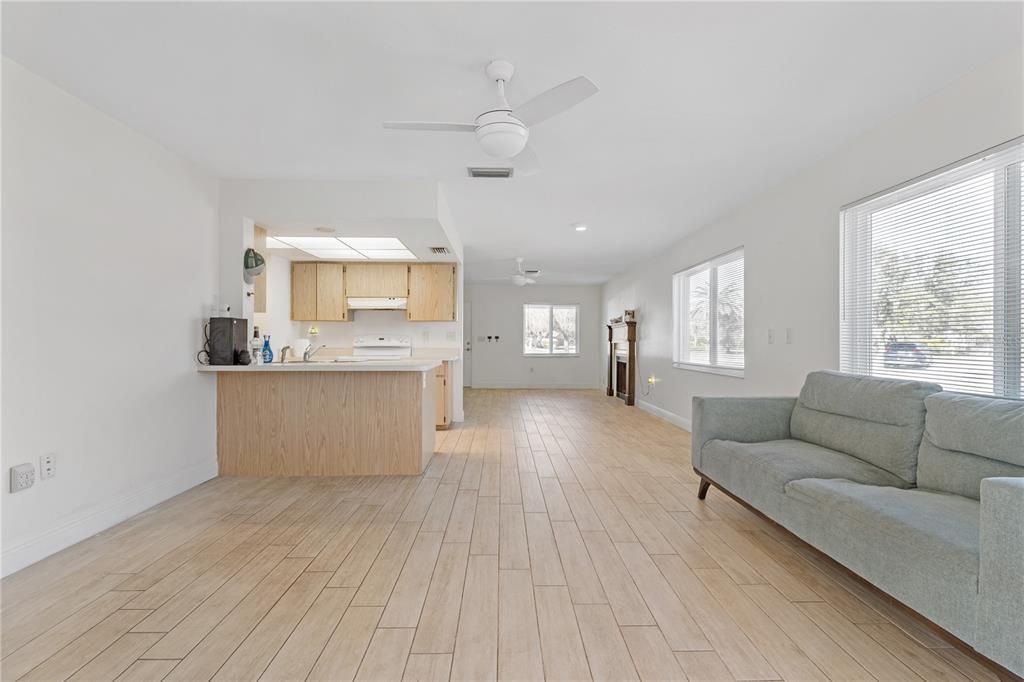 Activo con contrato: $549,900 (2 camas, 2 baños, 1203 Pies cuadrados)