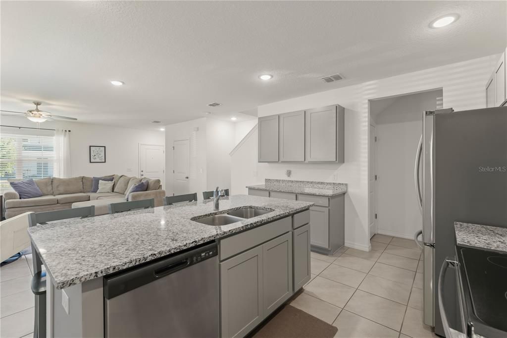 For Sale: $296,500 (3 beds, 2 baths, 1581 Square Feet)