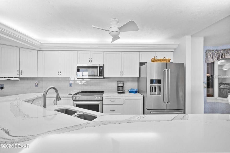 En Venta: $749,900 (3 camas, 3 baños, 2362 Pies cuadrados)