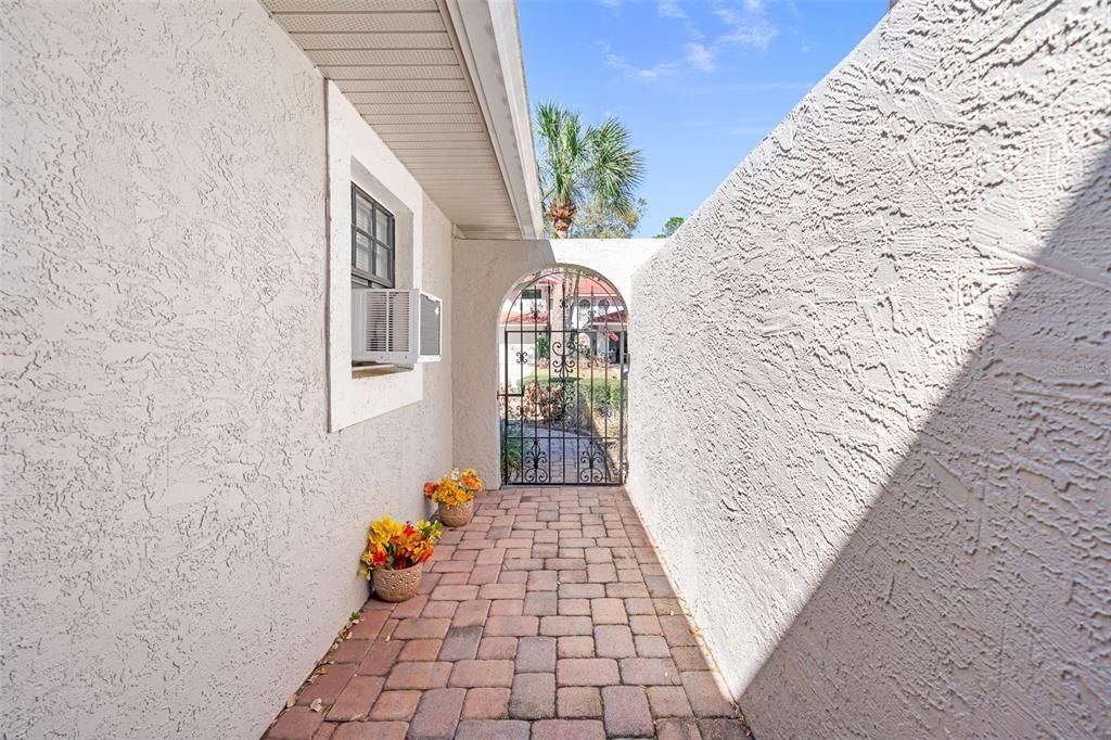 Activo con contrato: $448,000 (2 camas, 2 baños, 1575 Pies cuadrados)