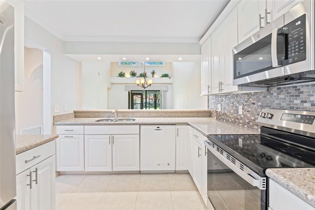 Activo con contrato: $448,000 (2 camas, 2 baños, 1575 Pies cuadrados)