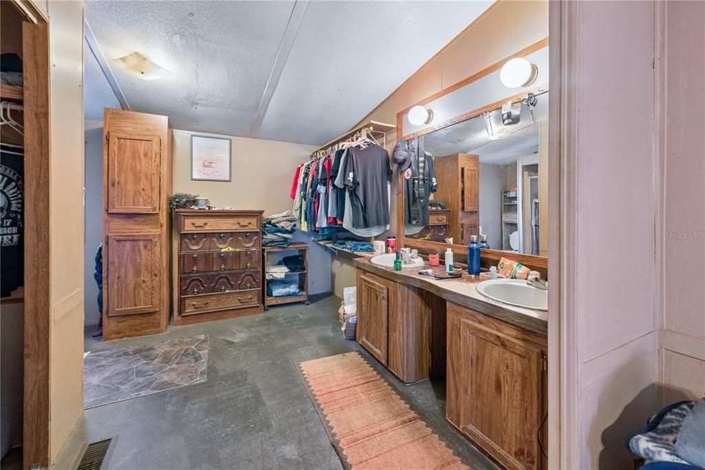 For Sale: $240,000 (3 beds, 2 baths, 1440 Square Feet)