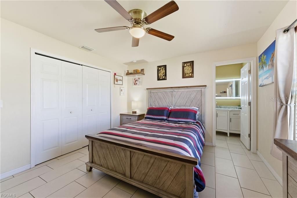 待售: $575,000 (6 贝兹, 0 浴室, 2418 平方英尺)