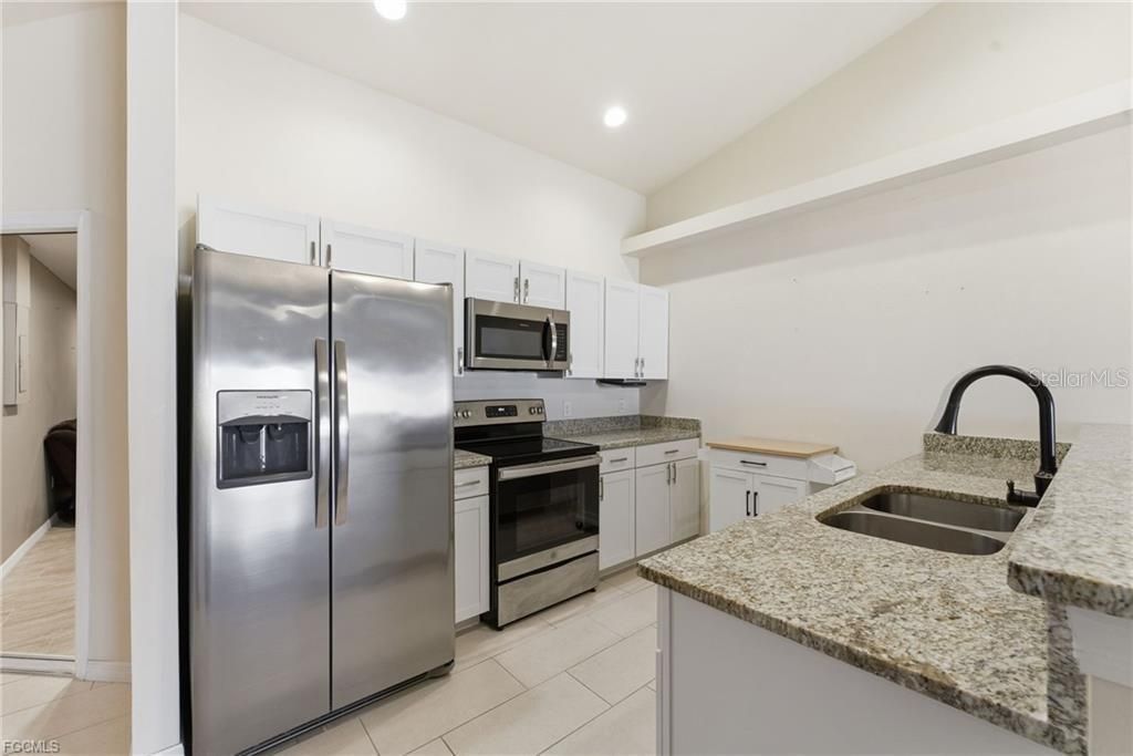 待售: $575,000 (6 贝兹, 0 浴室, 2418 平方英尺)