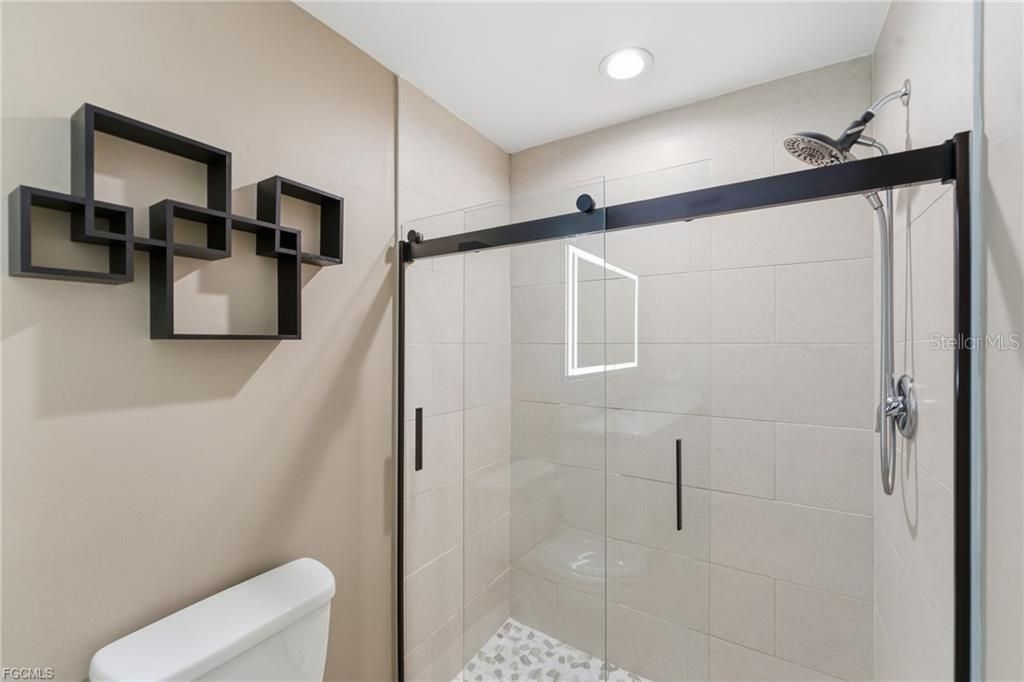 待售: $575,000 (6 贝兹, 0 浴室, 2418 平方英尺)