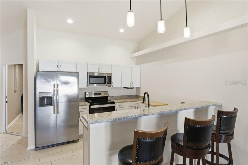 待售: $575,000 (6 贝兹, 0 浴室, 2418 平方英尺)