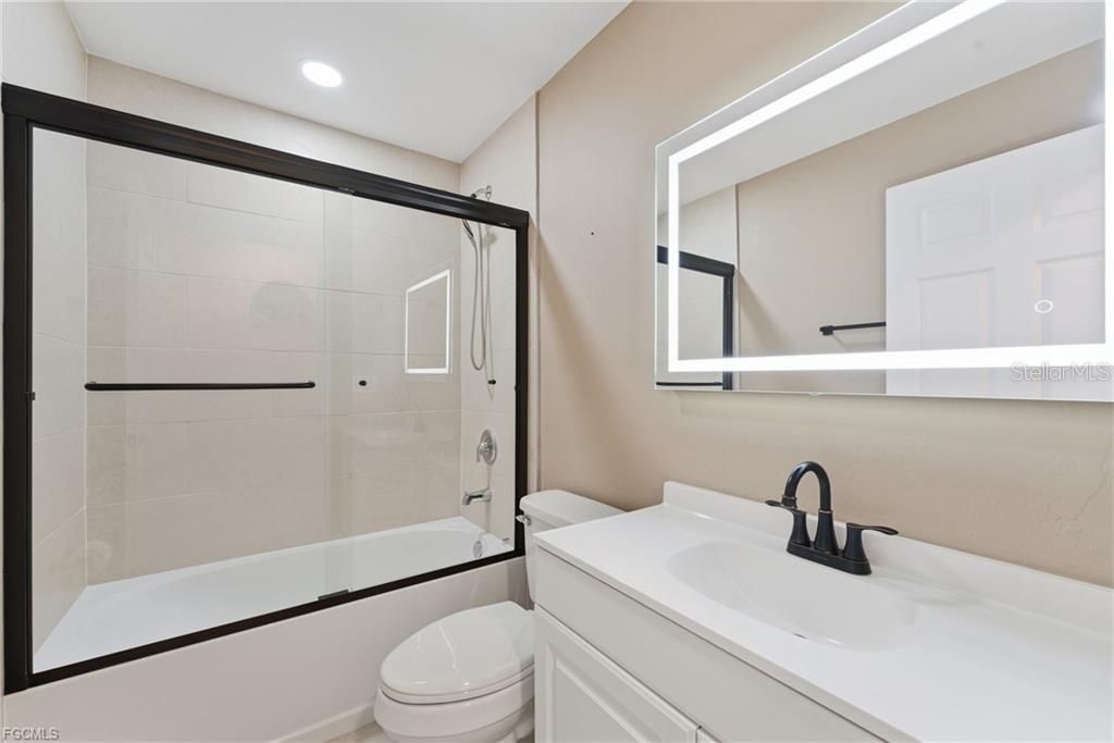 待售: $575,000 (6 贝兹, 0 浴室, 2418 平方英尺)