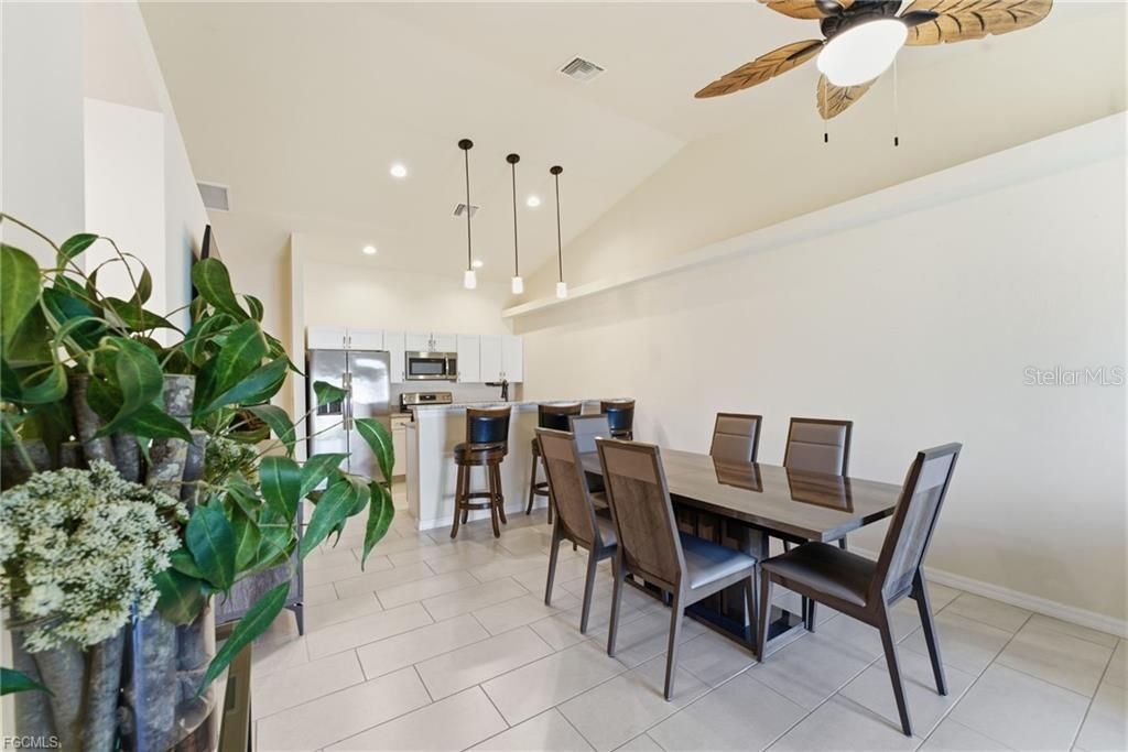 待售: $575,000 (6 贝兹, 0 浴室, 2418 平方英尺)