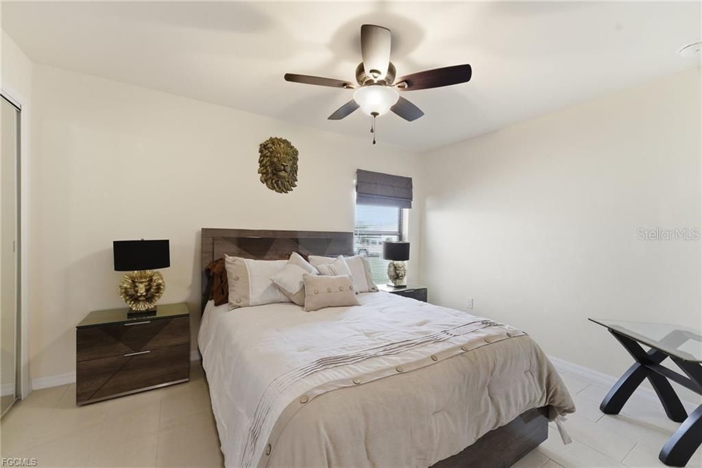 待售: $575,000 (6 贝兹, 0 浴室, 2418 平方英尺)