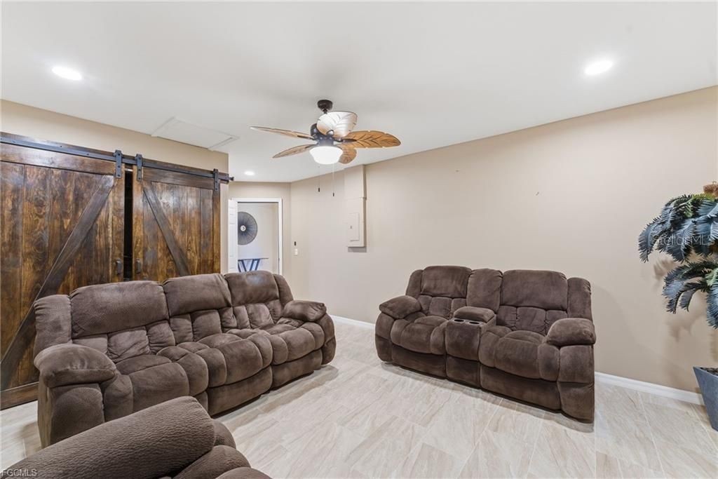 待售: $575,000 (6 贝兹, 0 浴室, 2418 平方英尺)