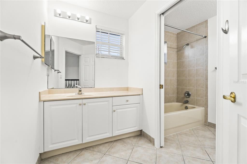 En Venta: $799,900 (4 camas, 2 baños, 3662 Pies cuadrados)