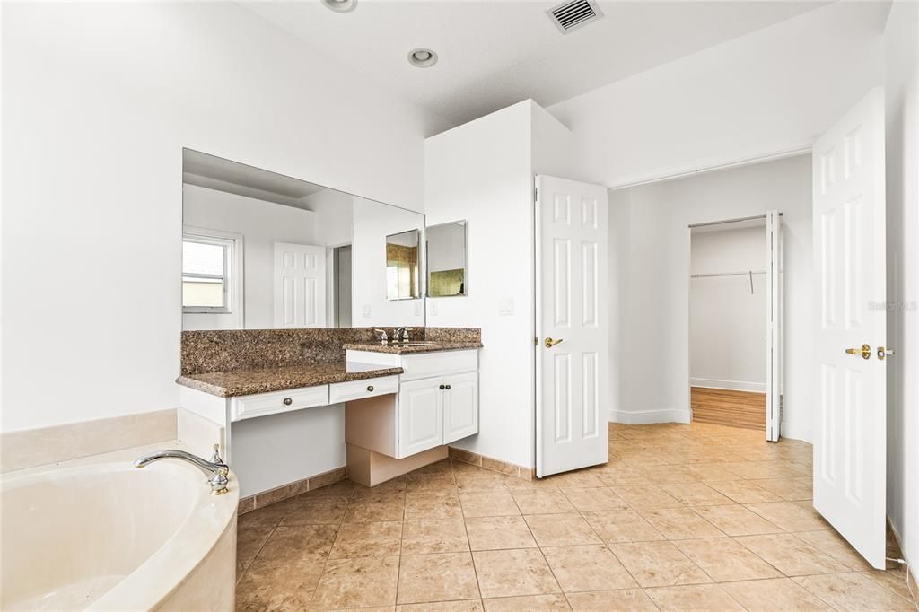 En Venta: $799,900 (4 camas, 2 baños, 3662 Pies cuadrados)