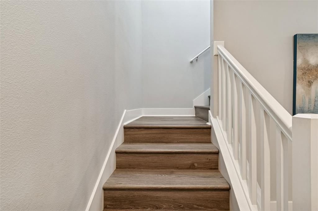 Под контрактом: $465,000 (4 спален, 2 ванн, 2775 Квадратных фут)