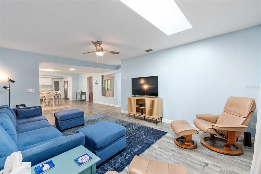 En Venta: $379,900 (2 camas, 2 baños, 1493 Pies cuadrados)