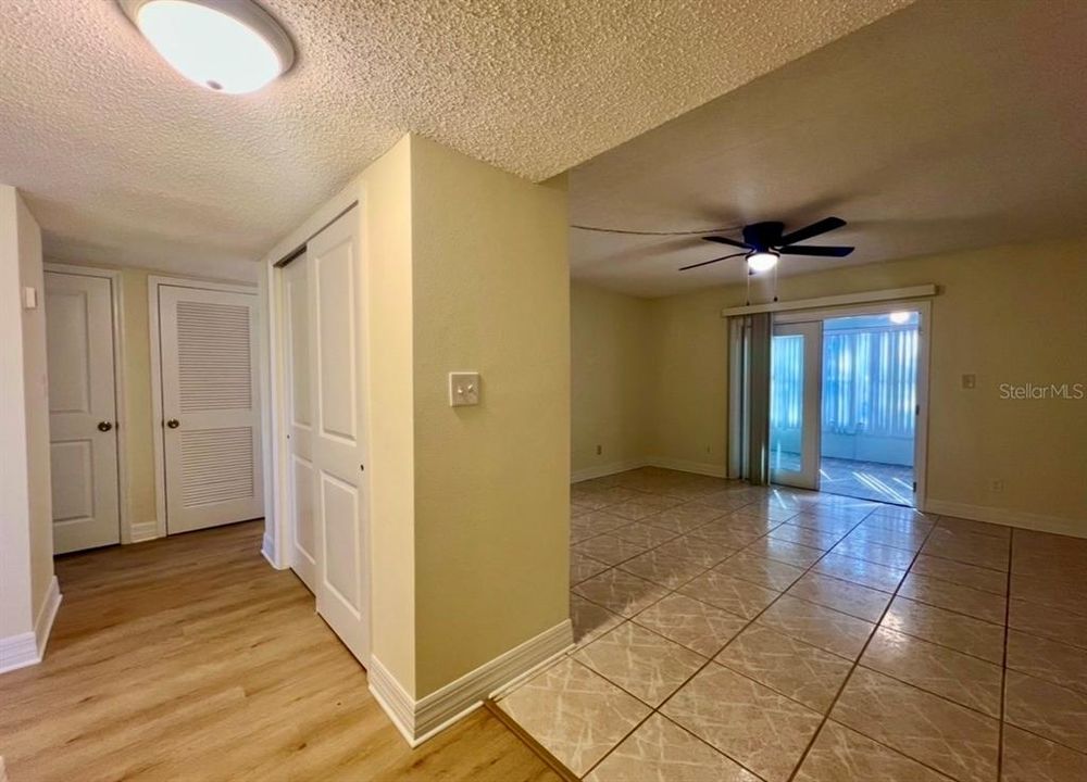 Activo con contrato: $99,900 (2 camas, 1 baños, 900 Pies cuadrados)