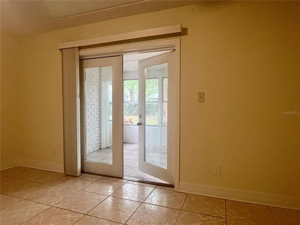 Activo con contrato: $99,900 (2 camas, 1 baños, 900 Pies cuadrados)