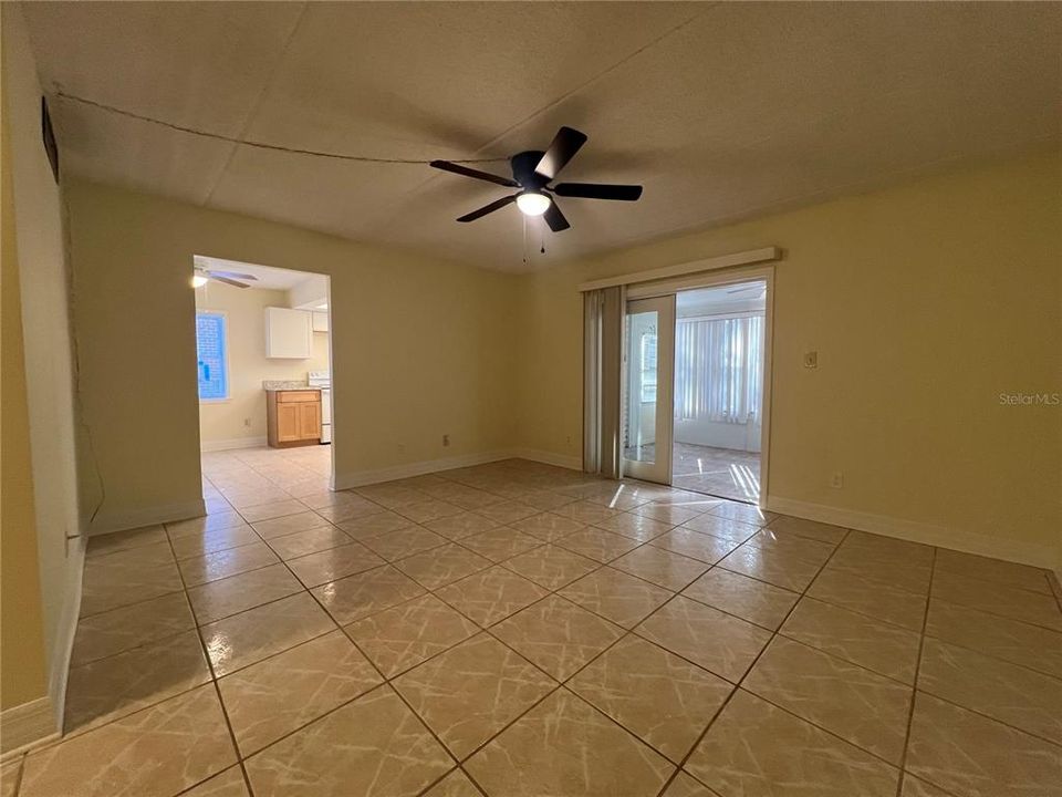 Activo con contrato: $99,900 (2 camas, 1 baños, 900 Pies cuadrados)