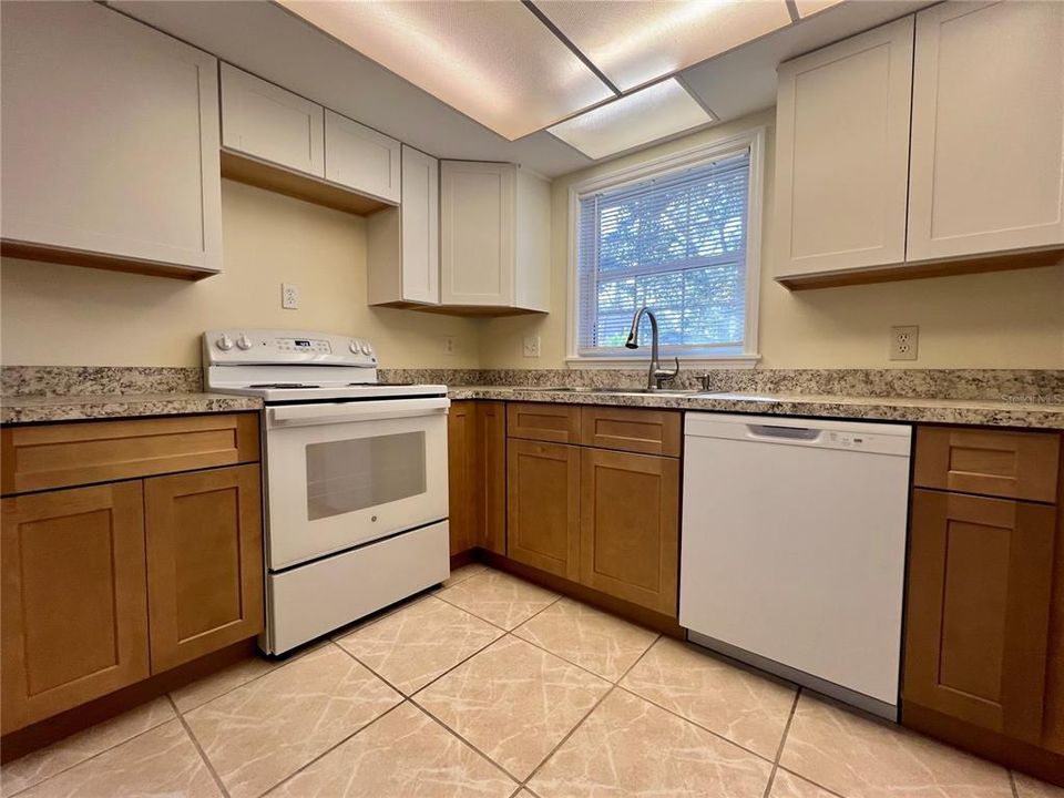 Activo con contrato: $99,900 (2 camas, 1 baños, 900 Pies cuadrados)