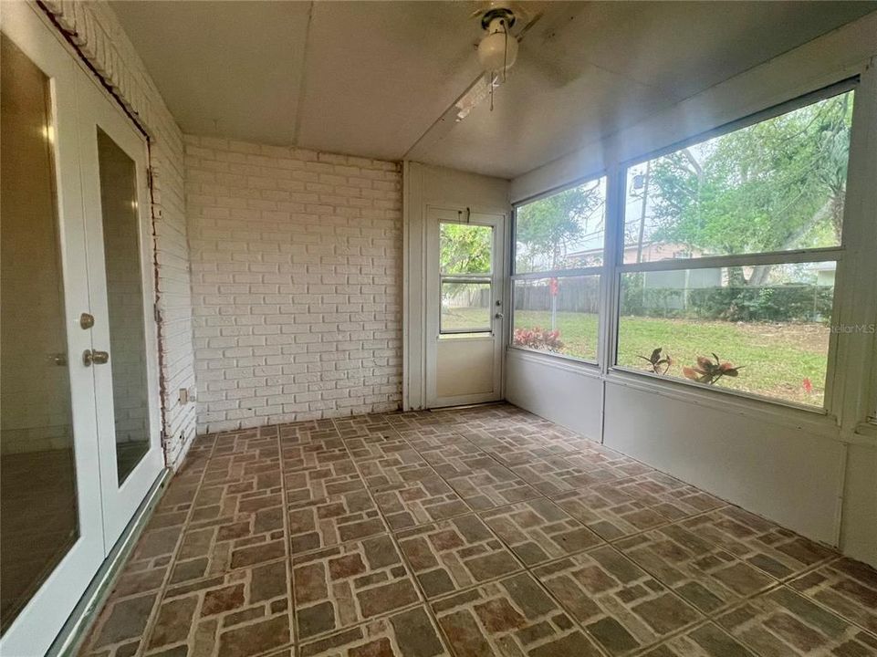 Activo con contrato: $99,900 (2 camas, 1 baños, 900 Pies cuadrados)