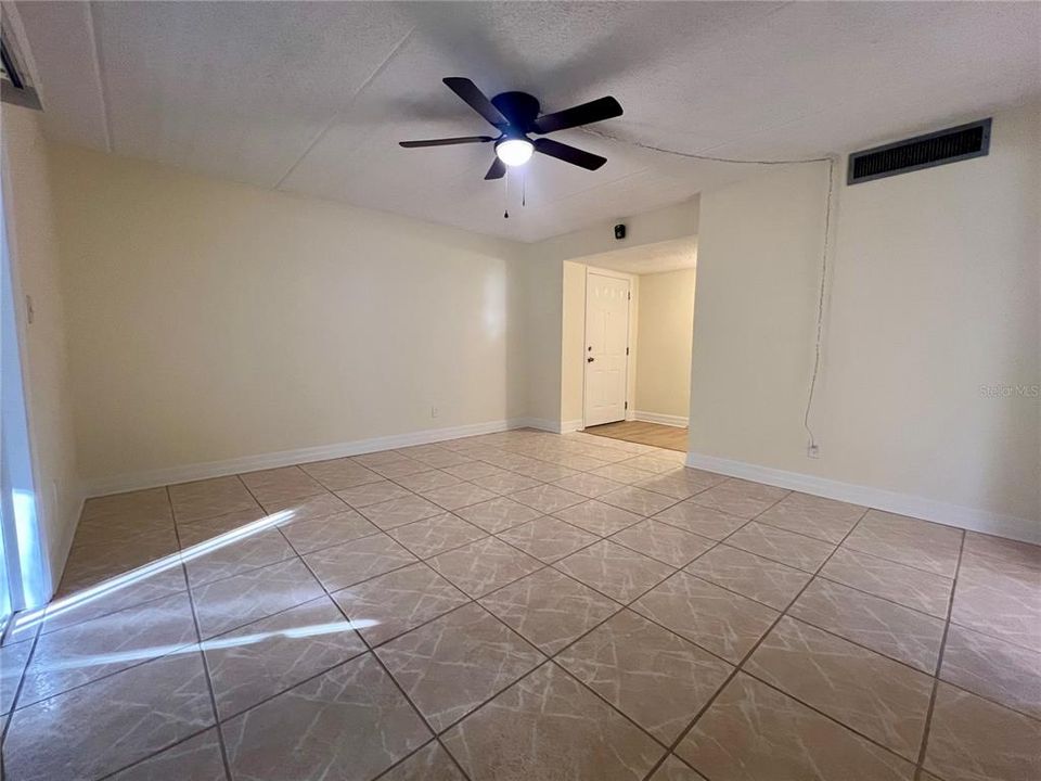 Activo con contrato: $99,900 (2 camas, 1 baños, 900 Pies cuadrados)