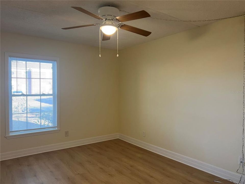 Activo con contrato: $99,900 (2 camas, 1 baños, 900 Pies cuadrados)