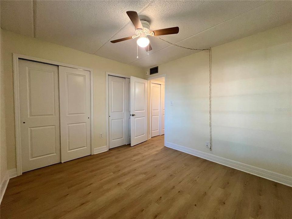 Activo con contrato: $99,900 (2 camas, 1 baños, 900 Pies cuadrados)