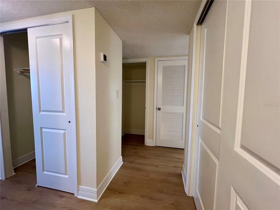 Activo con contrato: $99,900 (2 camas, 1 baños, 900 Pies cuadrados)