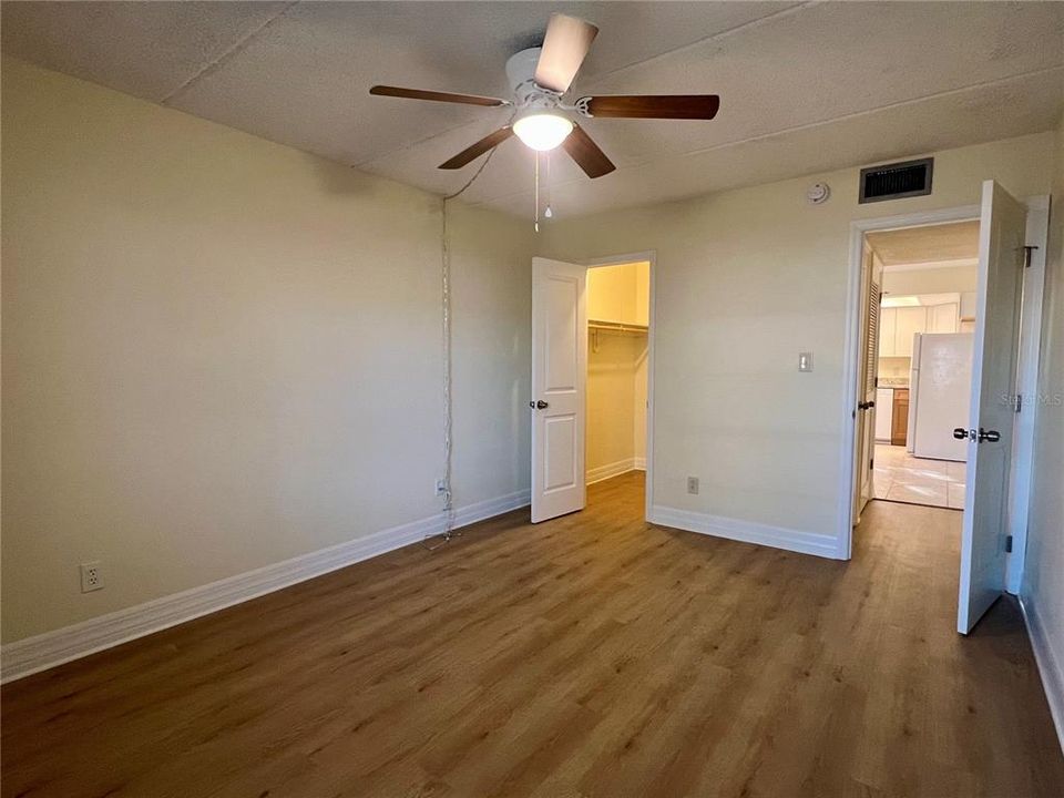 Activo con contrato: $99,900 (2 camas, 1 baños, 900 Pies cuadrados)