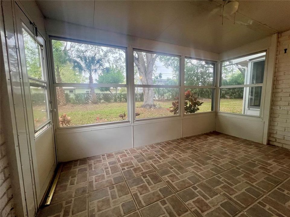 Activo con contrato: $99,900 (2 camas, 1 baños, 900 Pies cuadrados)